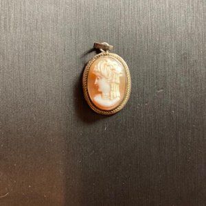 Vintage Cameo Pendant